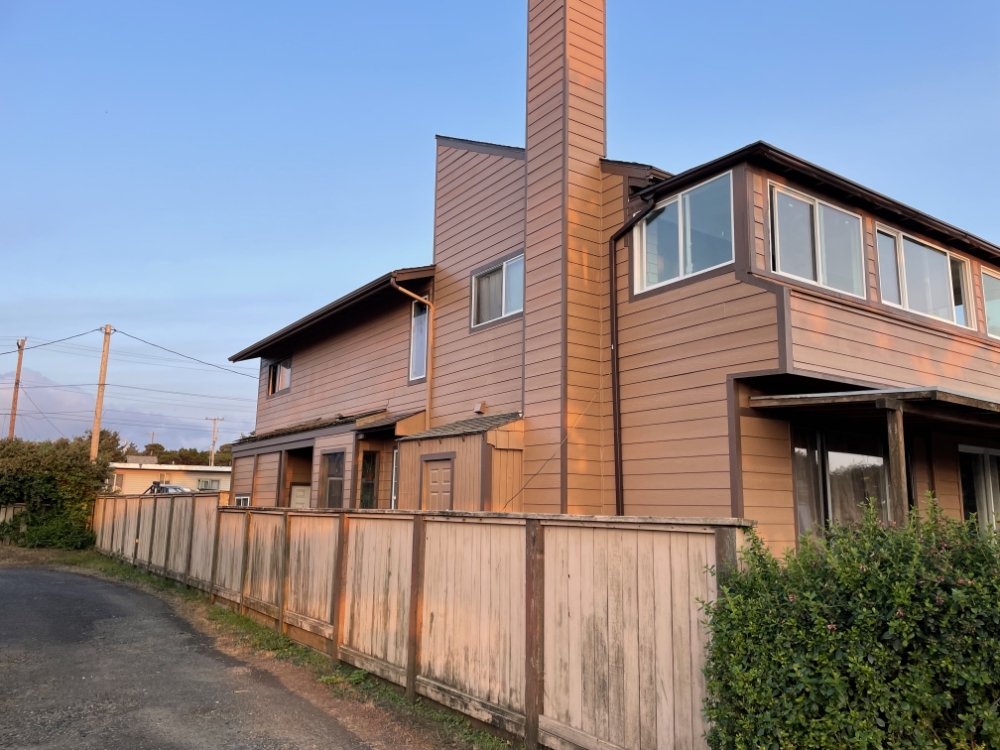 Exterior house painting, roofline detail, Albany OR
